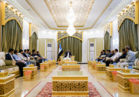 الرئيس الزُبيدي يلتقي باللجنة الخاصة بالإعداد لهيكلة المجلس الانتقالي الجنوبي