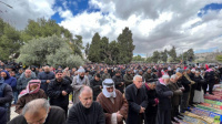 نحو 350 ألف مصل يؤدون صلاة الجمعة الثانية من رمضان في المسجد الأقصى (صور)
