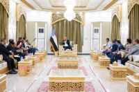 الرئيس الزُبيدي يعقد لقاءً مشتركًا بفريق الحوار الوطني ورؤساء عدد من المكونات السياسية الجنوبية