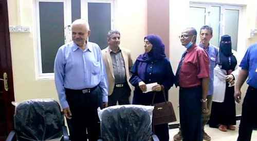 عصام عبده يتفقد العيادة الخيرية الرمضانية بمديرية صيرة ويلتقي عميد كلية المجتمع بجامعة عدن