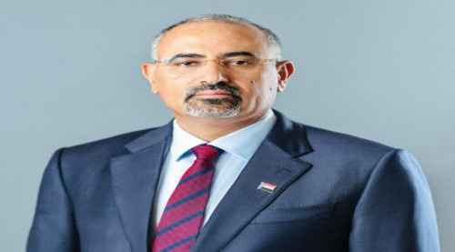 الرئيس الزُبيدي يُعزَّي في وفاة الشخصية الاجتماعية السيد عمر فدعق