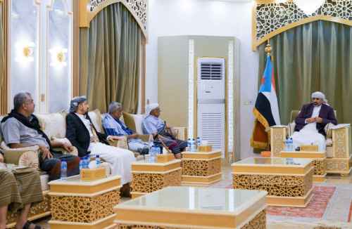 الرئيس الزُبيدي يستقبل عددا من وجهاء محافظة أبين