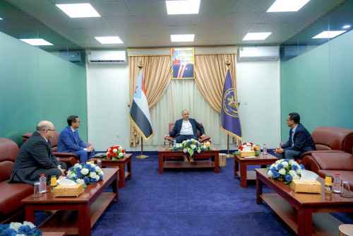 الرئيس الزُبيدي يستقبل قيادات التجمع الديمقراطي الجنوبي "تاج"