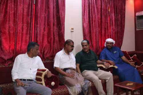 رئيس تنفيذية انتقالي حضرموت يطمئن على صحة المناضل صالح حيابك