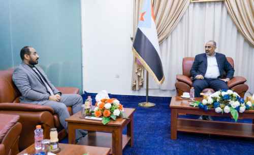 الرئيس الزُبيدي يشيد بتضحيات أبناء الصبيحة وحرصهم على وحدة الصف الجنوبي