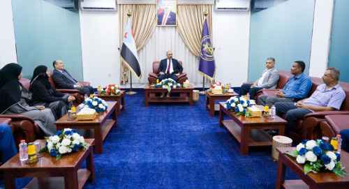 الرئيس الزُبيدي يلتقي اللجنة التحضيرية للمؤتمر الشعبي العام الجنوبي