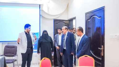 اللواء بن بريك يطّلع على جهود مؤسسة وطن للتنمية والتدريب