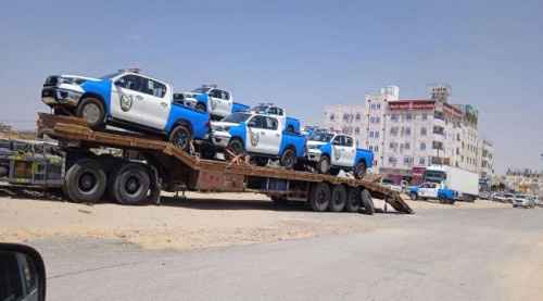 بدعم من الإمارات.. وصول الدفعة الأولى من السيارات الأمنية إلى شبوة