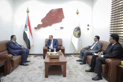 اللواء بن بريك يلتقي رئيس مصلحة الجمارك