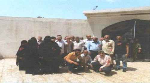 موظفو الخارجية بعدن يطالبون بتحسين أوضاعهم وينددون بتجاهل الوزارة لمشاكلهم
