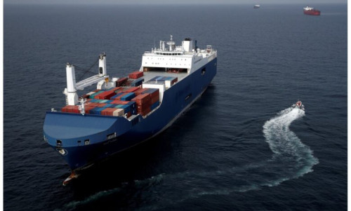 البحرية الأمريكية: إيران حاولت الاستيلاء على ناقلتين تجاريتين في خليج عمان