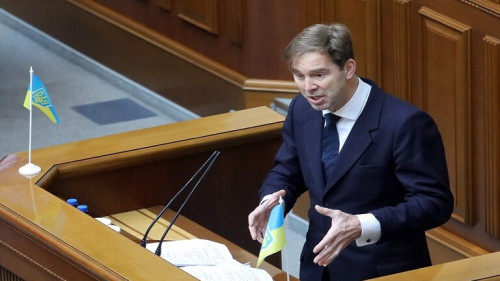 رئيس لجنة الدفاع في مجلس العموم البريطاني يدعو للدخول في حرب مباشرة ضد روسيا