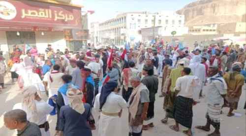 الجماهير تحتشد في القطن استعدادا لفعالية يوم الأرض