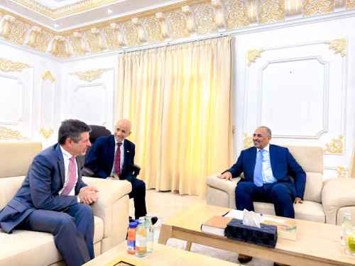 الرئيس الزُبيدي يستقبل سفير الولايات المتحدة الأمريكية