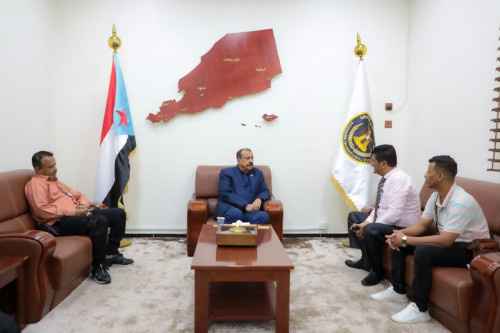 اللواء بن بريك يطًلع على الوضع العام في مطار عدن الدولي