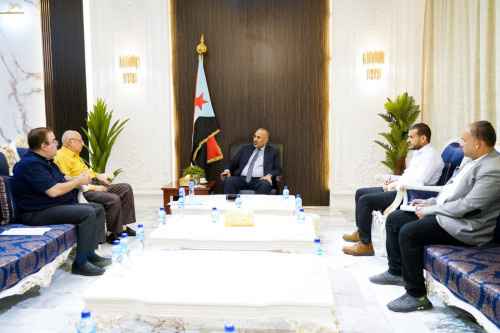 الرئيس الزُبيدي يطّلع على الصعوبات التي تواجهها المؤسسات الصحفية بالعاصمة عدن