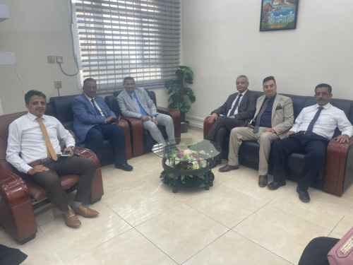 القائم بأعمال الرئيس التنفيذي لـ(كاك بنك) يبحث مع رئيس مصلحة الجمارك مستوى تنفيذ الاتفاقيات وتوطيد العلاقات بين الجانبين