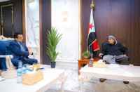الرئيس الزُبيدي يؤكد دعمه للجهود الهادفة لإيجاد حل دائم لمشكلة النزوح
