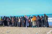 الأمانة العامة تتفقد النساء العاملات في مجال الاصطياد السمكي بمنطقة رأس عمران بالعاصمة عدن