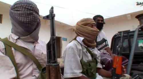 مليشيا الحوثي تفرج عن 7 عناصر من تنظيم القاعدة