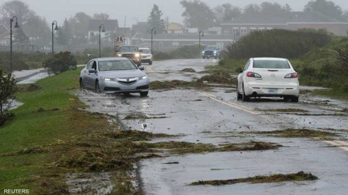 الإعصار لي يصل إلى كندا ويتسبب في انقطاع الكهرباء