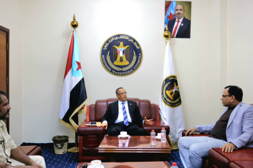 عدد من الوزراء والشخصيات السياسية يطمئنون على صحة الدكتور الخُبجي 1 65084e019eea5