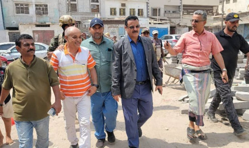 مدير عام المنصورة يتفقد مستوى إنجاز العمل في مشاريع الرصف الحجري بالمديرية 1 6508a45e1e7b9