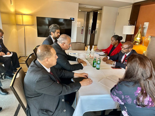 الرئيس الزُبيدي يستقبل وزير خارجية سانت كيتس ونيفس