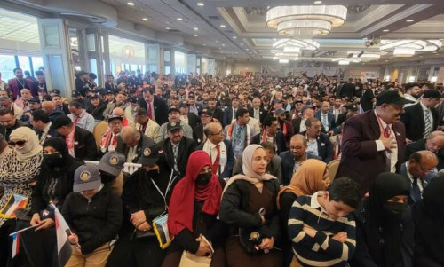الجالية الجنوبية بأمريكا تستقبل الرئيس الزُبيدي بأعلام الجنوب والهتافات الثورية