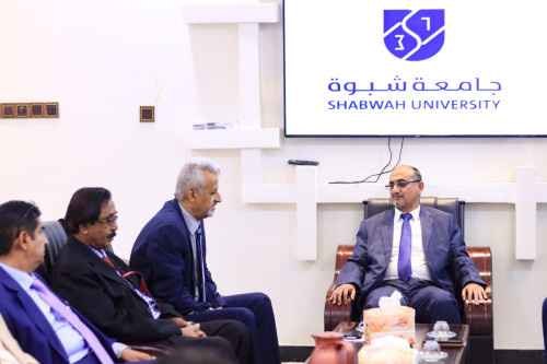 فريق هيئة رئاسة الانتقالي يطلع على سير العملية التعليمية في جامعة شبوة