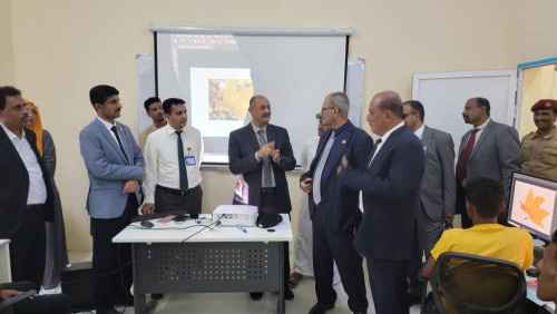فريق هيئة رئاسة الانتقالي يزور مقر القيادة المحلية للمجلس الانتقالي وجامعة سقطرى