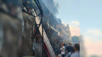 مصر.. حريق ضخم يلتهم سوقا عمره 70 عاما في السيدة زينب