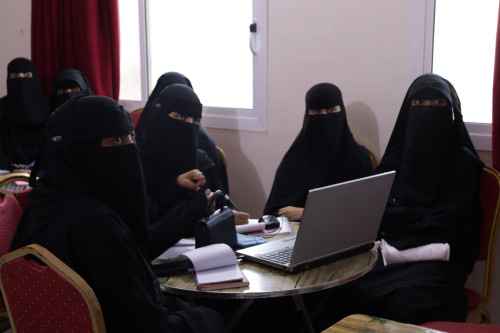 منسقية الانتقالي في كلية التربية بجامعة حضرموت تدشن دورة تدريبية في مهارات برامج الحاسوب