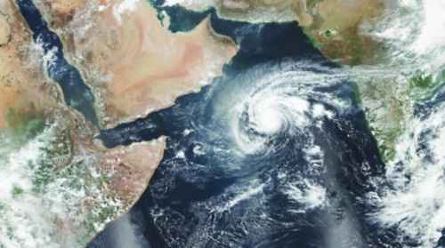 خفر سواحل حضرموت تعلن تدابير احترازية تأهبا لإعصار &ldquo;تنج&rdquo;