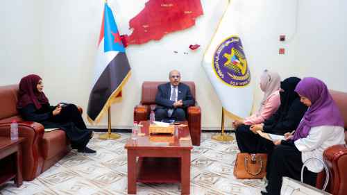 الكثيري يطّلع على نشاط مؤسسة لأجلك يا عدن ويشيد بجهودها