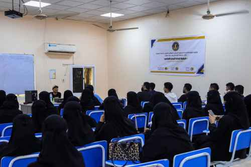 منسقية الانتقالي في كلية التمريض بجامعة حضرموت تنظم دورة تدريبية في "كيفية إعداد البحث العلمي"