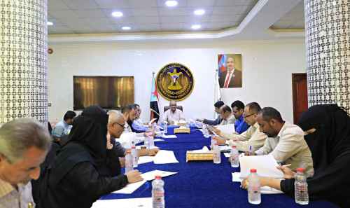الأمانة العامة بالانتقالي تناقش تقرير تقييم أداء الدوائر والهيئات المحلية بمحافظات الجنوب