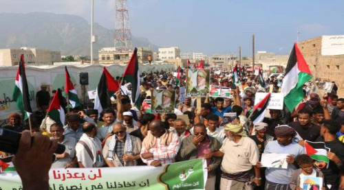 مظاهرة جماهيرية حاشدة في سقطرى تضامناً مع غزة