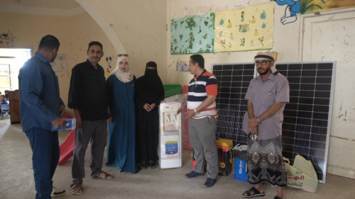 انتقالي لحج يقدم منظومة طاقة شمسية لروضة الشروق بمديرية الحوطة