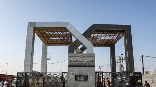 وصول طائرة روسية و4 طائرات عربية إلى مطار العريش تحمل مساعدات إنسانية لسكان غزة