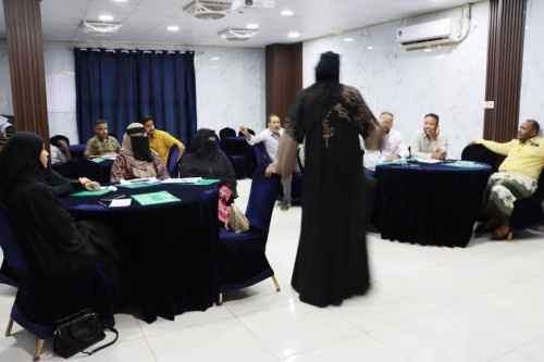 تدشين دورة تدريبية لأعضاء نقابة كاك بنك بالعاصمة عدن