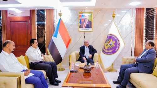 الكثيري يطّلع على سير العمل بمصلحة الضرائب ومكاتبها بالمحافظات &nbsp;