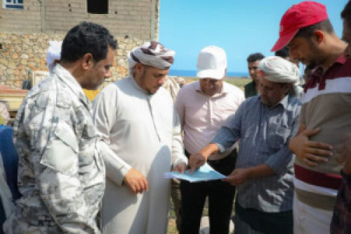 المحافظ الثقلي يشرف على إزالة البناء العشوائي في الشوارع العامة بمدينة حديبو