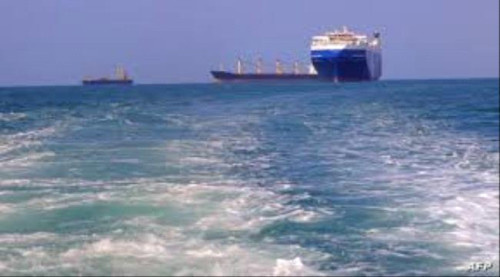 استهداف مليشيات الحوثي الإرهابية للسفن التجارية يهدد بأزمة غذائية كارثية في الجنوب