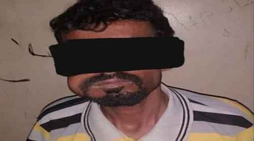 عقب ساعات من تعقبه.. أمن أبين يتسلم قاتل الجندي قاسم النخعي