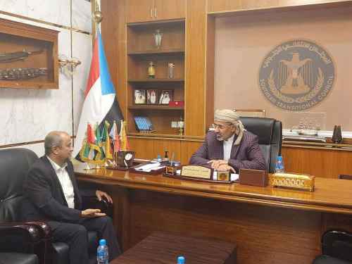 &nbsp;الرئيس الزُبيدي يطّلع على إجراءات وزارة المالية لتحسين كفاءة تحصيل الإيرادات
