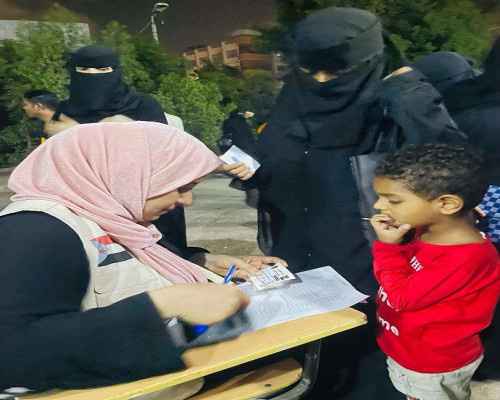 انتقالي المنصورة يدشن توزيع السلال الغذائية على الأسر المحتاجة