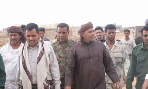 محافظ سقطرى يشرف على إزالة العشوائيات من مصلى العيد ويطمئن على حالة المرضى بمستشفى الشيخ خليفة