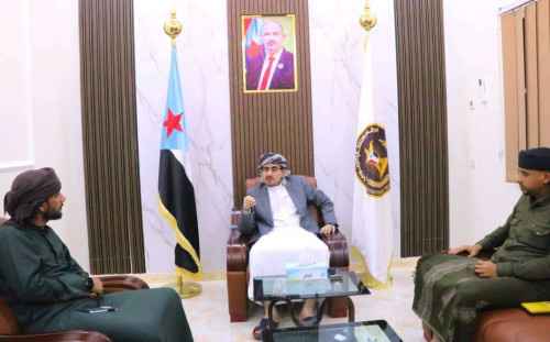 بن عفرار يلتقي رئيس نقابة الصحفيين والإعلاميين الجنوبيين بالمهرة