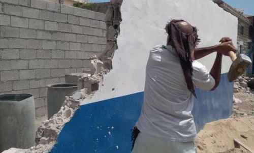 عدن.. إزالة استحداث عشوائي لغرض بناء محطة غاز بالمعلا